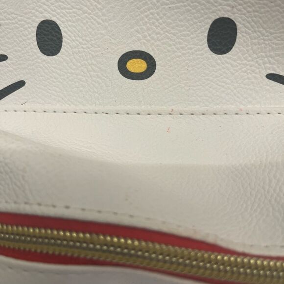 Hello Kitty Bag with Signature Bow - Picture 5 of 5